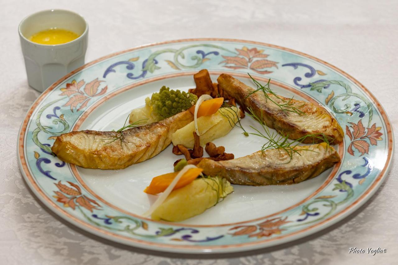 Logis Auberge Le Colombien - Hotel Et Restaurant Villandry Bagian luar foto