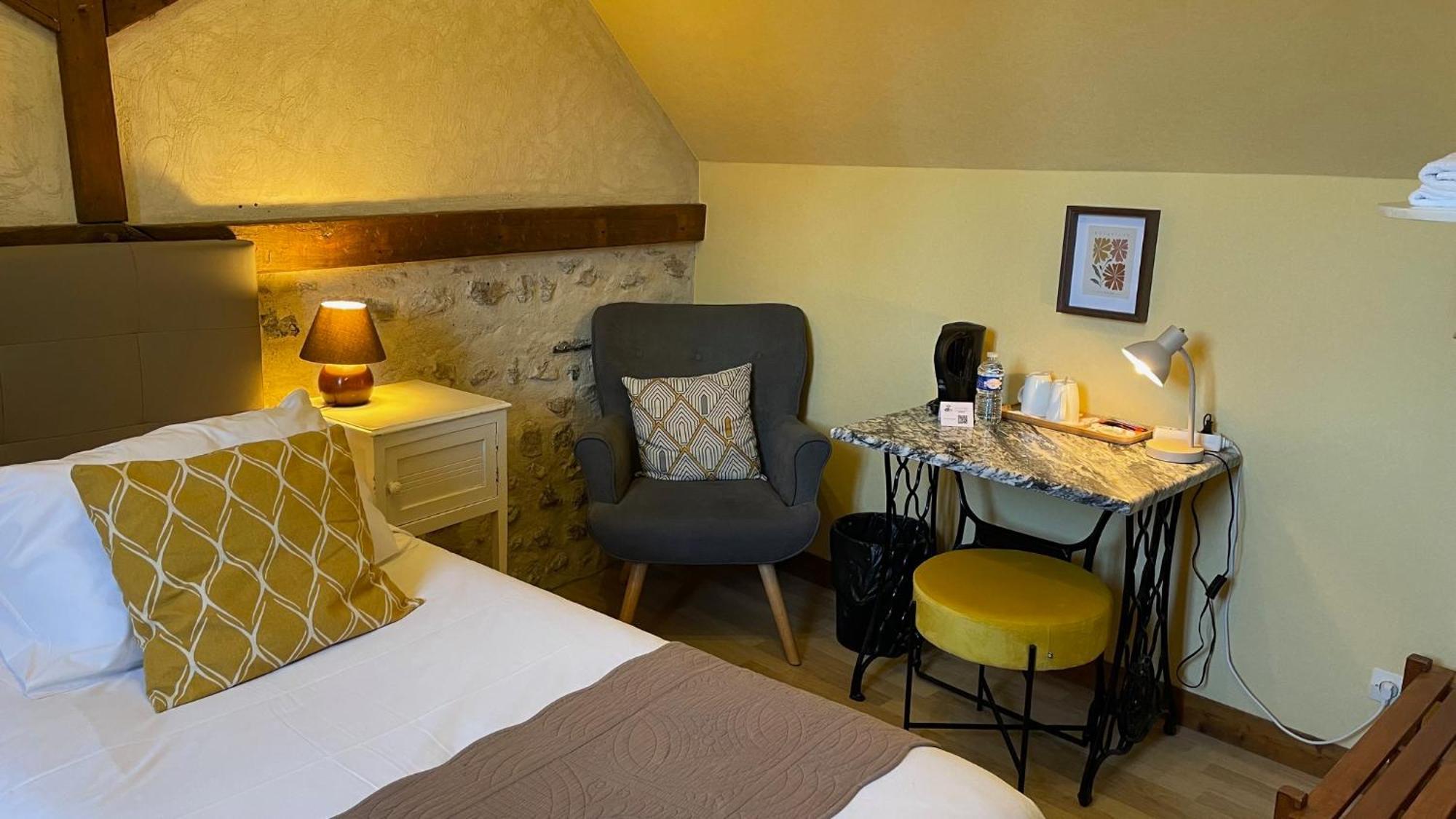 Logis Auberge Le Colombien - Hotel Et Restaurant Villandry Bagian luar foto