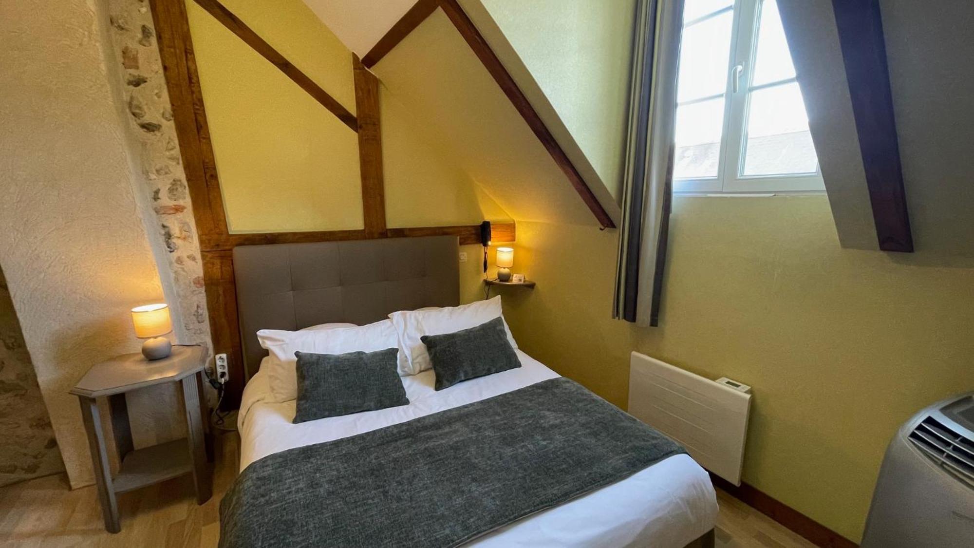 Logis Auberge Le Colombien - Hotel Et Restaurant Villandry Bagian luar foto