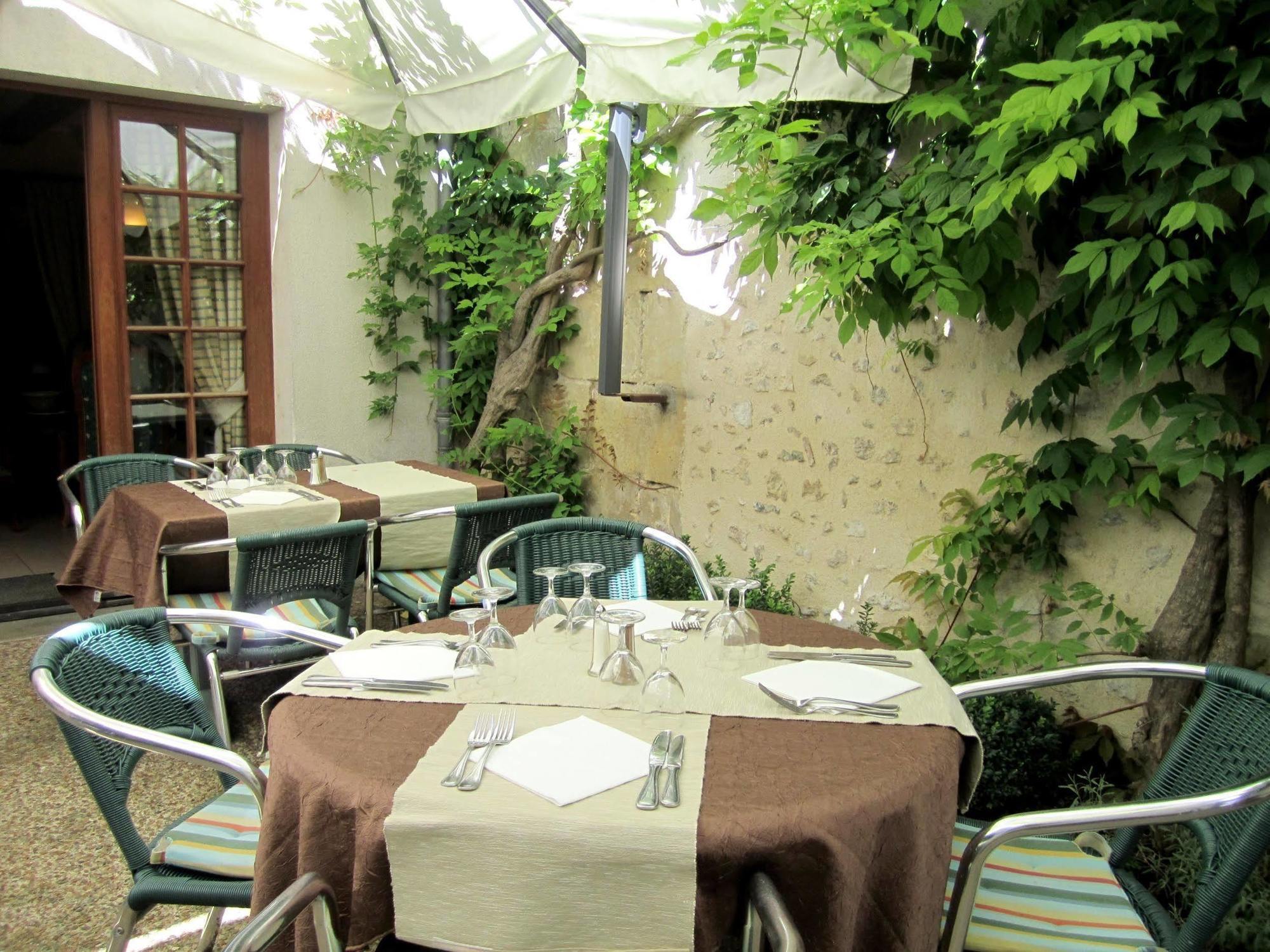 Logis Auberge Le Colombien - Hotel Et Restaurant Villandry Bagian luar foto