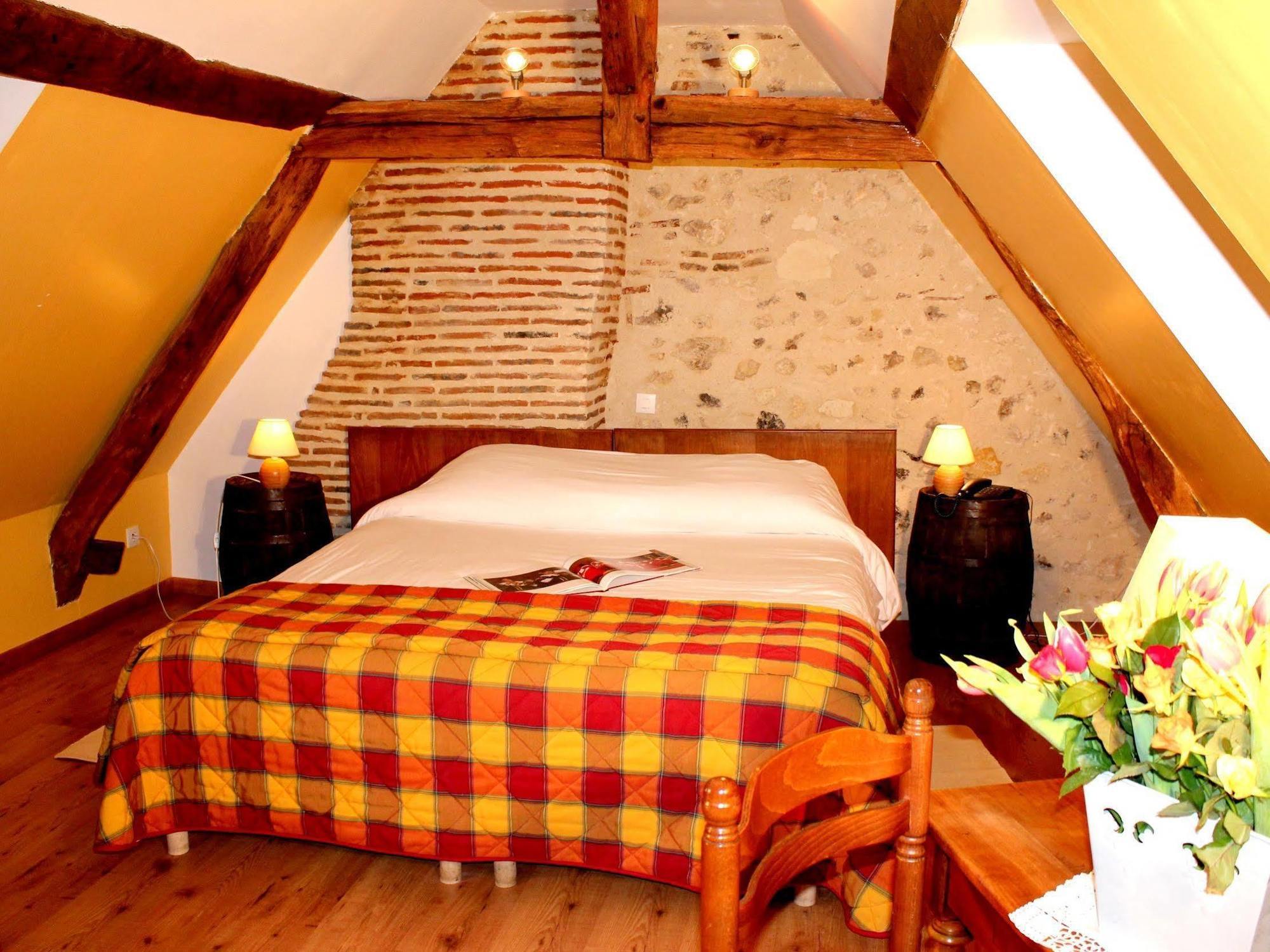 Logis Auberge Le Colombien - Hotel Et Restaurant Villandry Bagian luar foto