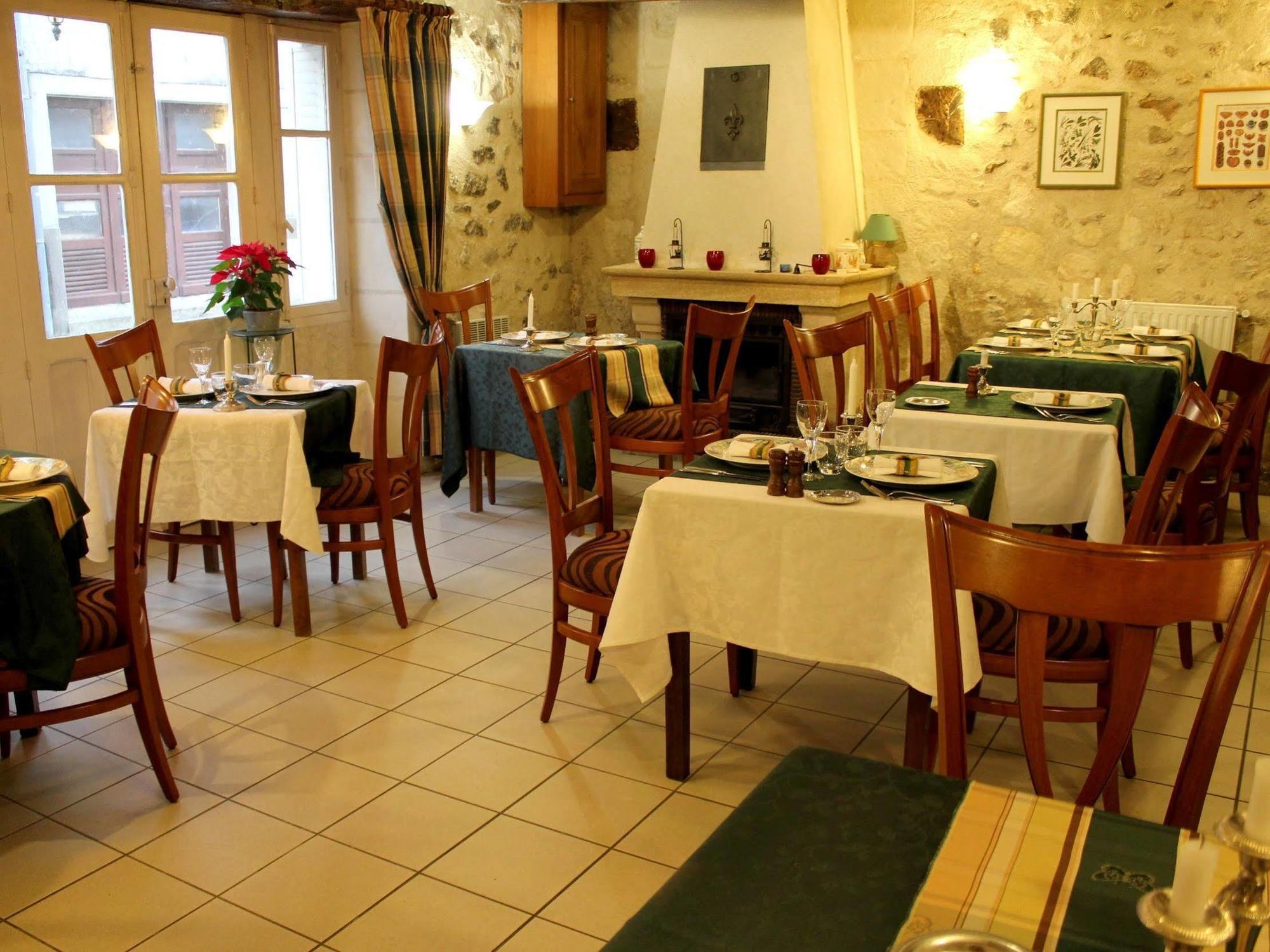 Logis Auberge Le Colombien - Hotel Et Restaurant Villandry Bagian luar foto