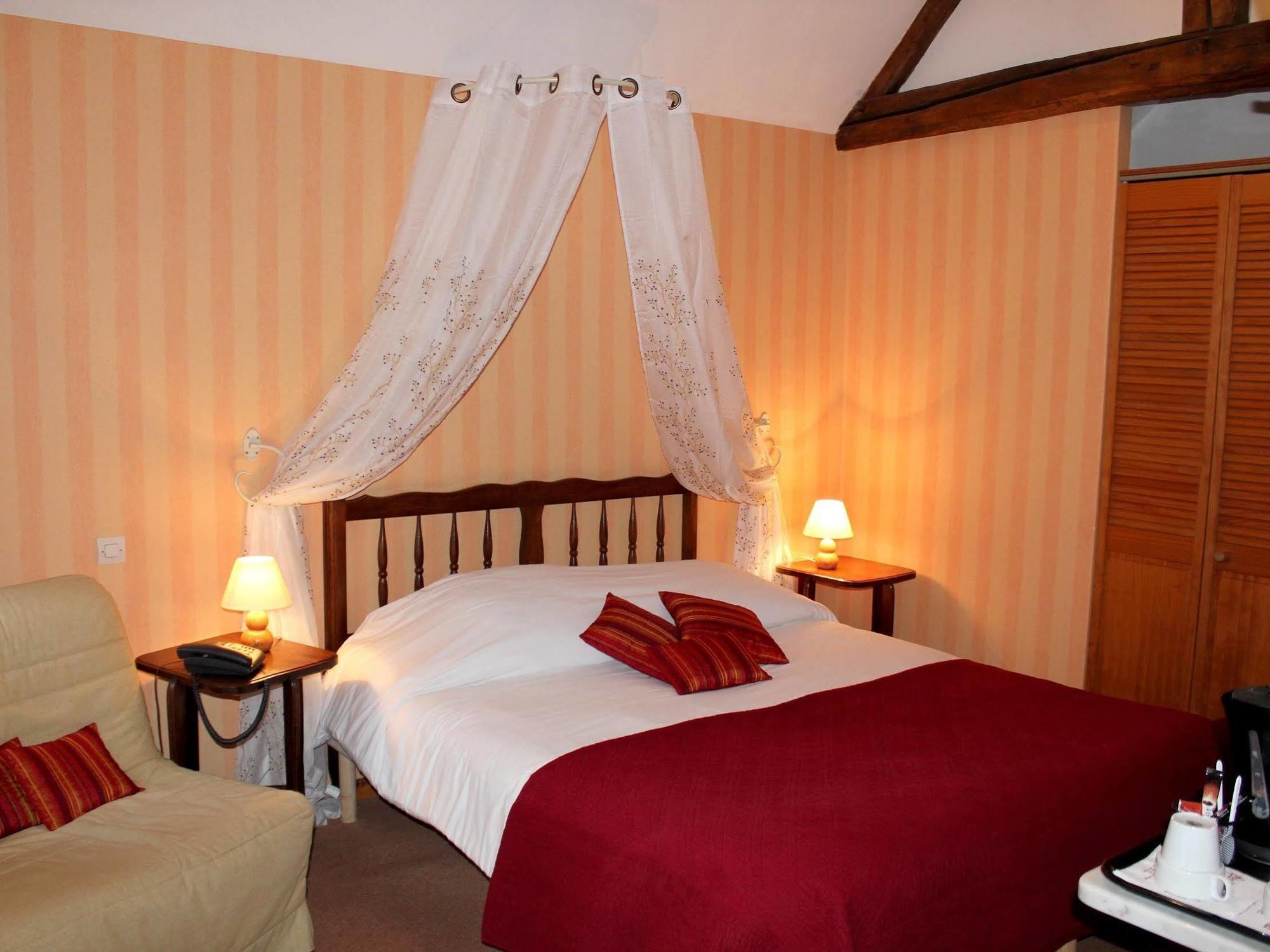 Logis Auberge Le Colombien - Hotel Et Restaurant Villandry Bagian luar foto