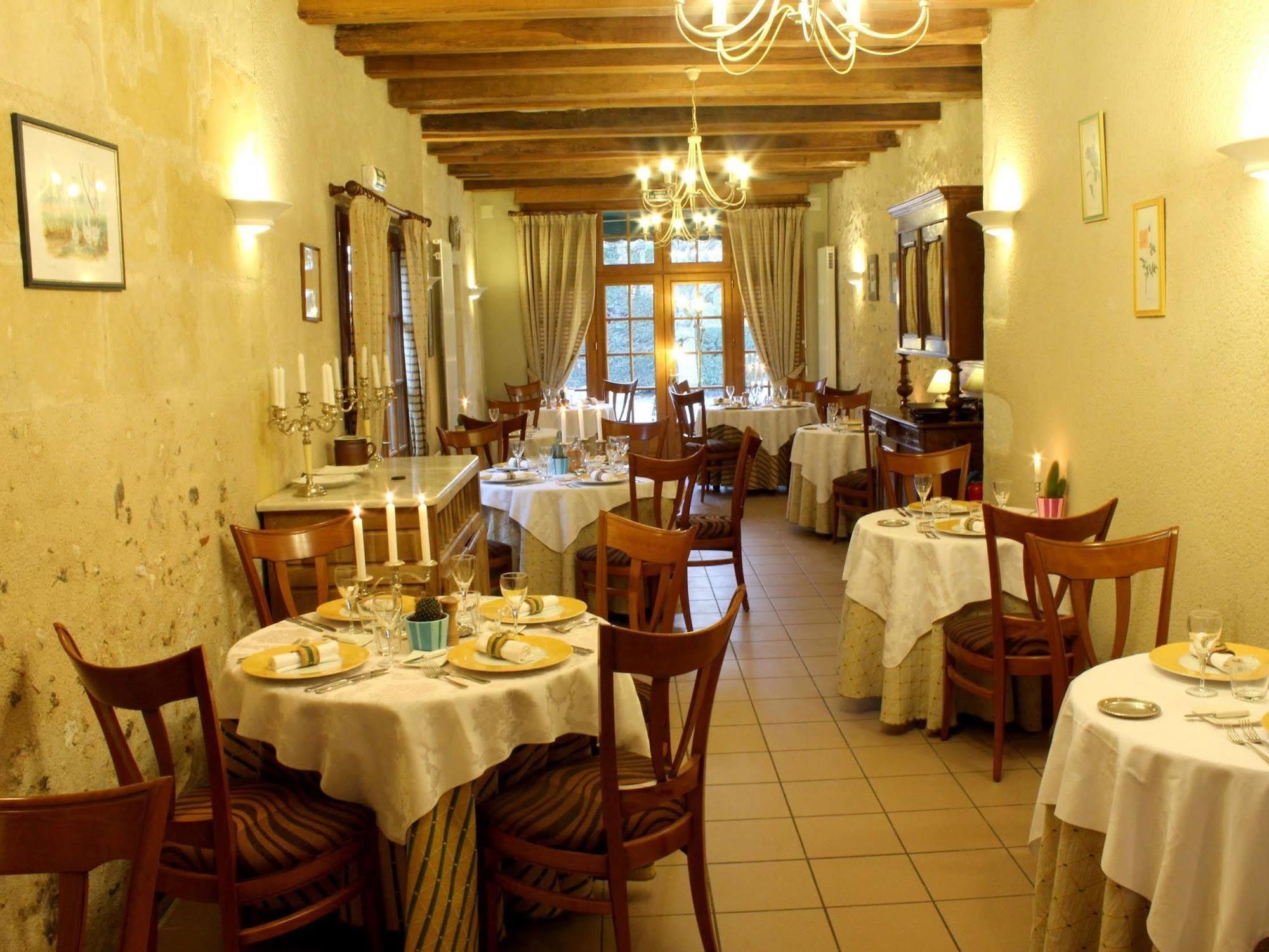 Logis Auberge Le Colombien - Hotel Et Restaurant Villandry Bagian luar foto