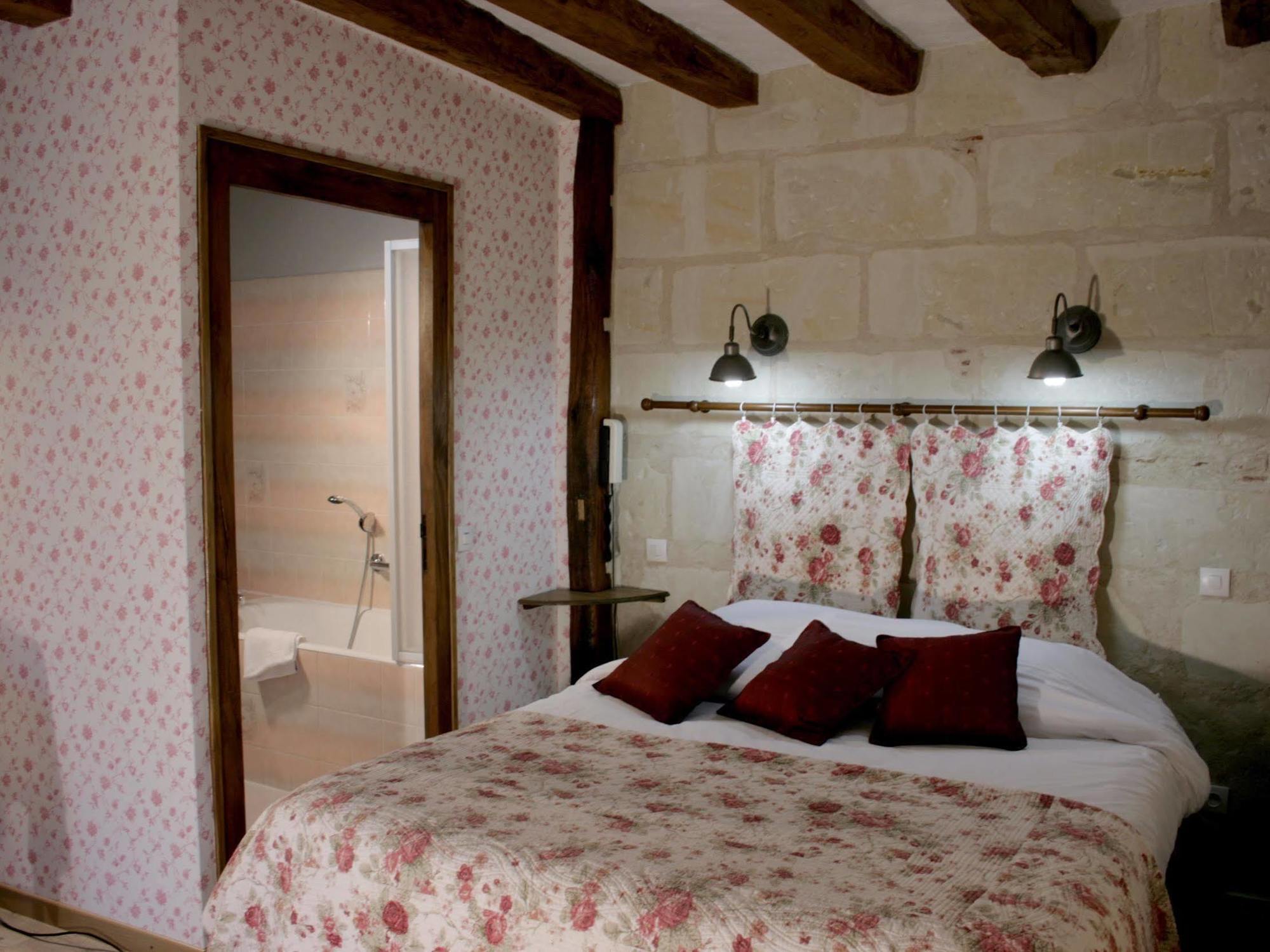 Logis Auberge Le Colombien - Hotel Et Restaurant Villandry Bagian luar foto