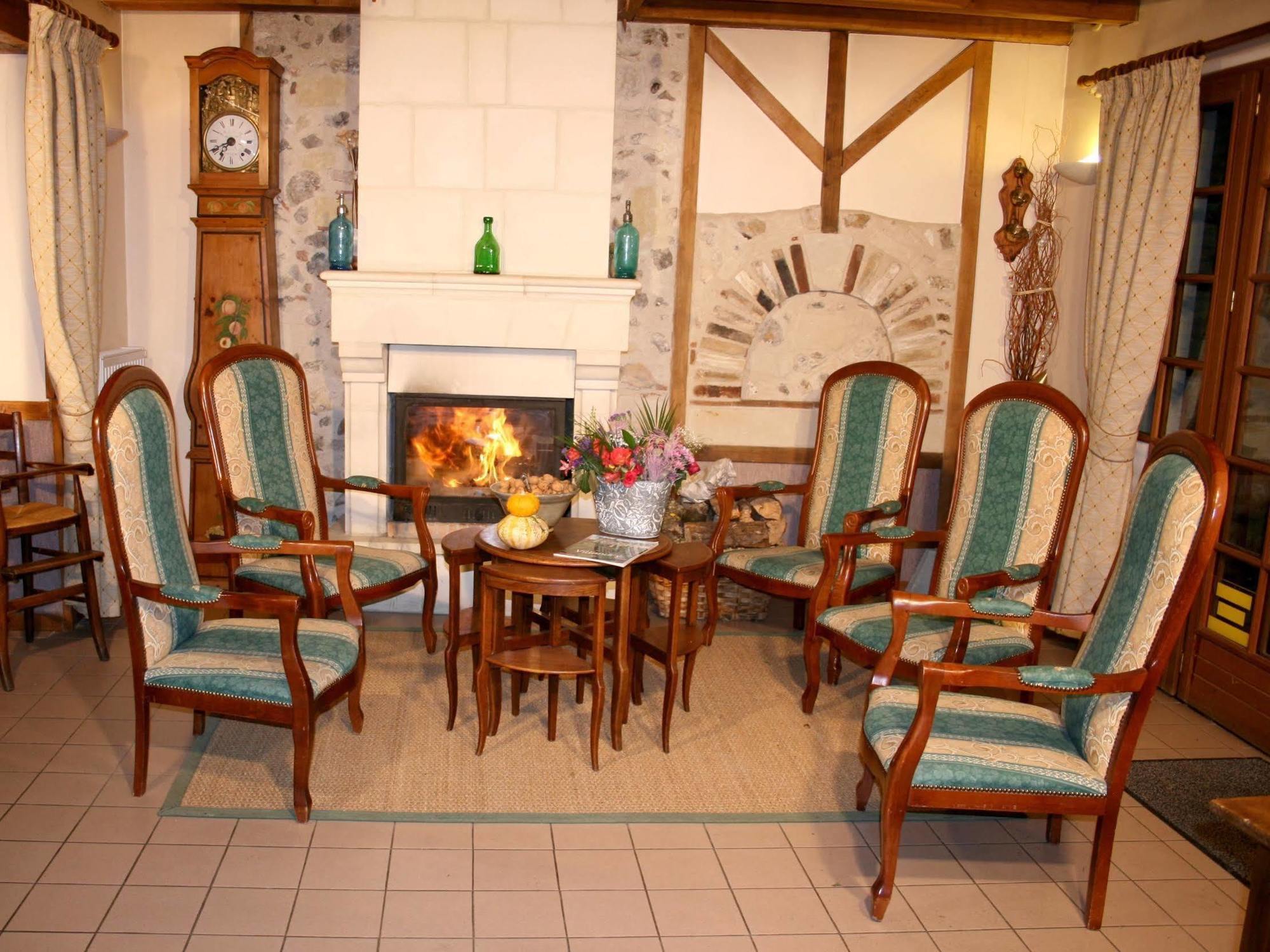 Logis Auberge Le Colombien - Hotel Et Restaurant Villandry Bagian luar foto